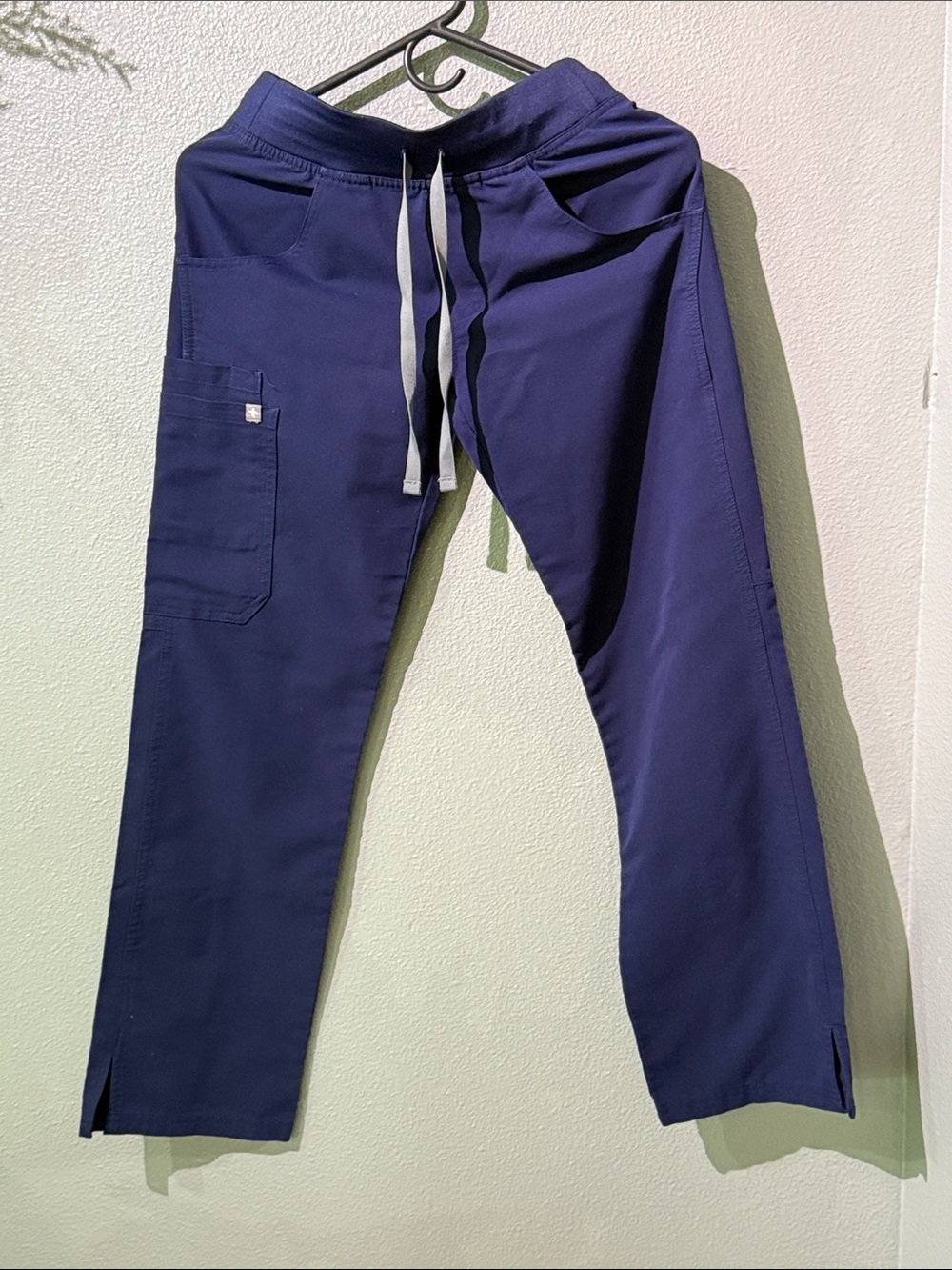 Figs Women's Navy Drawstring Cargo Scrub pants. Navy size XXS.
